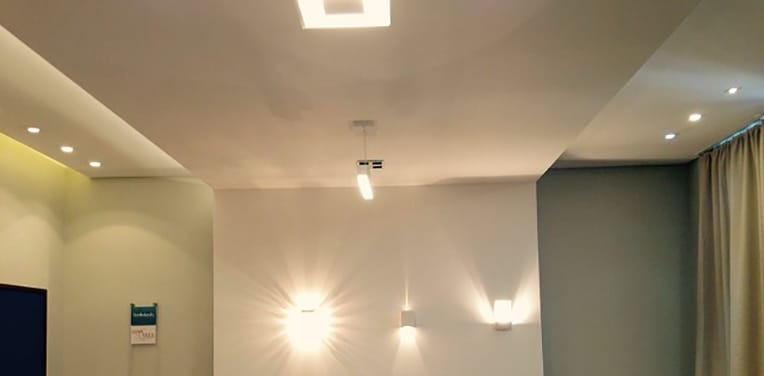 STELLA PATROCINA LABORATÓRIO DE ILUMINAÇÃO DA UNICURITIBA